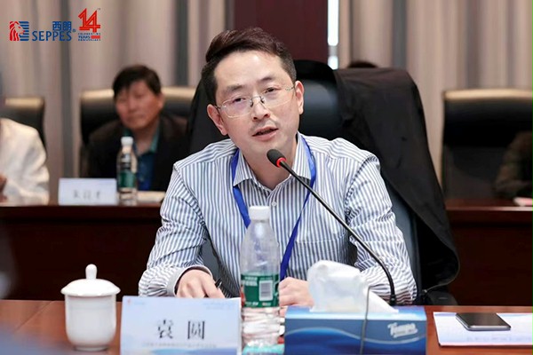 江蘇省工業和信息化廳產業人才與合作處副處長袁圓做座談會總結講話