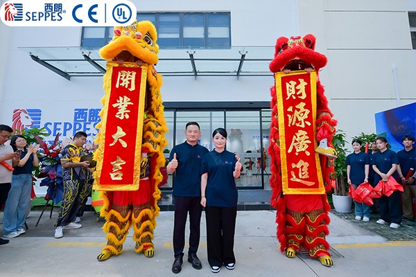 楊元嘉總經理與江楠董事長合影